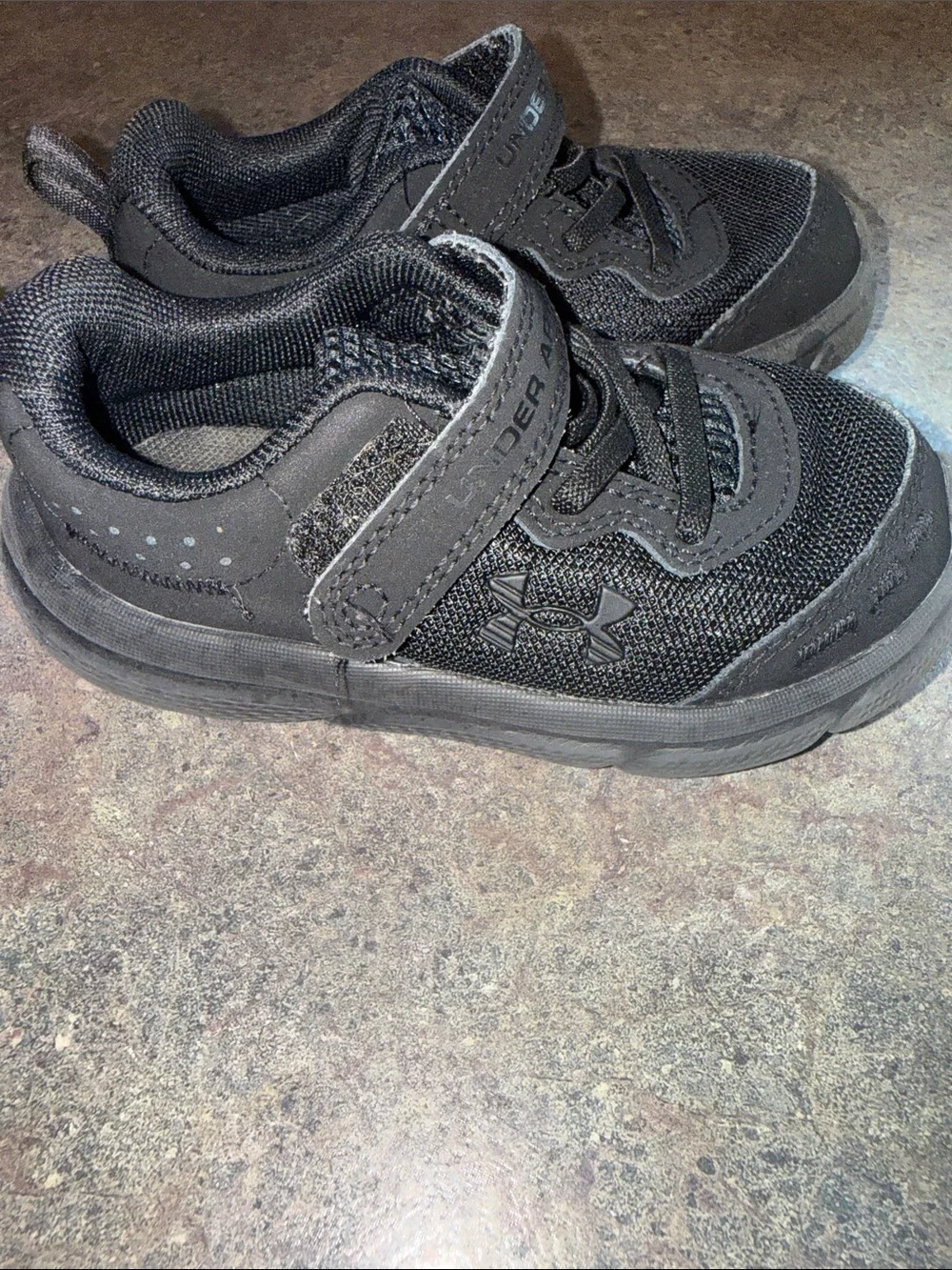Under Armour Kids Black Hook-and-Loop Athletic Sneakers